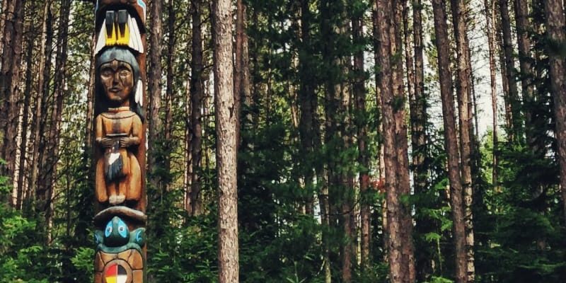 totem pole at algonquin provincial park
