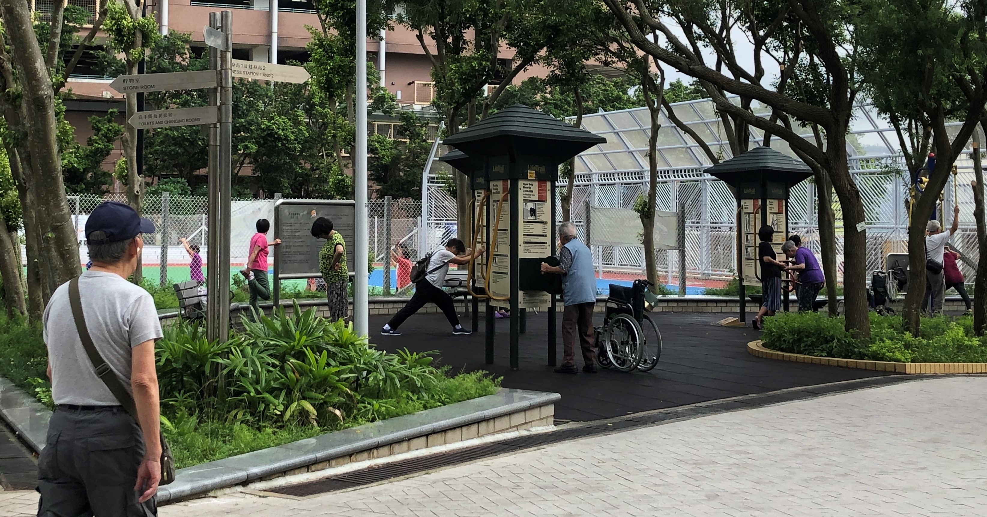 Hong Kong elderly work out